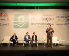 Representantes da Cohapar, Copel e Sanepar expuseram as vantagens do trabalho realizado de forma integrada entre os órgãos dentro dos projetos de construção de casas populares no Paraná em um painel do Fórum Nacional de Habitação de Interesse Social nesta quarta-feira (21).