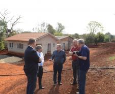 O presidente do Conselho Curador do Fundo de Garantia do Tempo de Serviço (CCFGTS), Igor Correia, aproveitou sua visita à Foz do Iguaçu, onde participou do Fórum Nacional de Habitação de Interesse Social, para visitar nesta quinta-feira (22) as obras de construção de casas rurais da Cohapar na região.