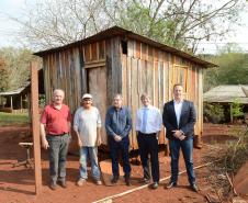 O presidente do Conselho Curador do Fundo de Garantia do Tempo de Serviço (CCFGTS), Igor Correia, aproveitou sua visita à Foz do Iguaçu, onde participou do Fórum Nacional de Habitação de Interesse Social, para visitar nesta quinta-feira (22) as obras de construção de casas rurais da Cohapar na região.
