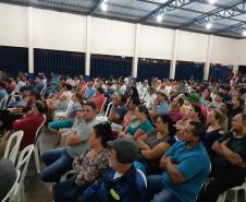Centenas de moradores de Lindoeste e Três Barras do Paraná, na região Oeste do estado, participaram nesta semana de uma reunião sobre o programa de regularização fundiária da Cohapar. O encontro foi organizado pela Japel, empresa especializada licitada pela companhia, para prestar orientações sobre a execução do serviço nas cidades, que resultará na documentação de imóveis em situação irregular ao longo dos próximos 18 meses.