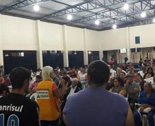 Centenas de moradores de Lindoeste e Três Barras do Paraná, na região Oeste do estado, participaram nesta semana de uma reunião sobre o programa de regularização fundiária da Cohapar. O encontro foi organizado pela Japel, empresa especializada licitada pela companhia, para prestar orientações sobre a execução do serviço nas cidades, que resultará na documentação de imóveis em situação irregular ao longo dos próximos 18 meses.