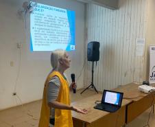 Centenas de moradores de Lindoeste e Três Barras do Paraná, na região Oeste do estado, participaram nesta semana de uma reunião sobre o programa de regularização fundiária da Cohapar. O encontro foi organizado pela Japel, empresa especializada licitada pela companhia, para prestar orientações sobre a execução do serviço nas cidades, que resultará na documentação de imóveis em situação irregular ao longo dos próximos 18 meses.