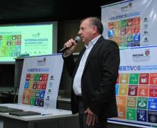 O presidente da Cohapar, Jorge Lange, assinou na segunda-feira (2) um termo de compromisso com o Conselho Estadual de Desenvolvimento Econômico e Social (Cedes) para a implantação dos Objetivos de Desenvolvimento Sustentável (ODS). A assinatura aconteceu no Palácio das Araucárias, durante uma reunião organizada pela Secretaria do Desenvolvimento Urbano (SEDU) e envolveu diversas entidades a ela vinculadas.