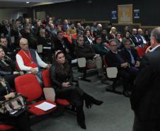 O presidente da Cohapar, Jorge Lange, assinou na segunda-feira (2) um termo de compromisso com o Conselho Estadual de Desenvolvimento Econômico e Social (Cedes) para a implantação dos Objetivos de Desenvolvimento Sustentável (ODS). A assinatura aconteceu no Palácio das Araucárias, durante uma reunião organizada pela Secretaria do Desenvolvimento Urbano (SEDU) e envolveu diversas entidades a ela vinculadas.
