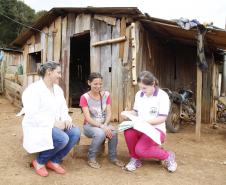 O Paraná terá programas permanentes de habitação e cidadania para incentivar o desfavelamento e abrigar idosos humildes em condomínios estruturados e salubres. O presidente da Companhia de Habitação do Paraná (Cohapar), Jorge Lange, apresentou as iniciativas ao governador Carlos Massa Ratinho Junior durante a reunião de secretariado desta terça-feira (3). O intuito é de que os programas sejam formatados como projetos de lei para garantir um caráter permanente.