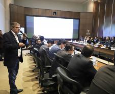 O Paraná terá programas permanentes de habitação e cidadania para incentivar o desfavelamento e abrigar idosos humildes em condomínios estruturados e salubres. O presidente da Companhia de Habitação do Paraná (Cohapar), Jorge Lange, apresentou as iniciativas ao governador Carlos Massa Ratinho Junior durante a reunião de secretariado desta terça-feira (3). O intuito é de que os programas sejam formatados como projetos de lei para garantir um caráter permanente.