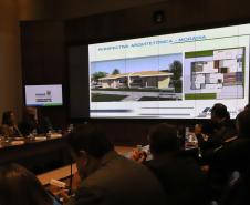 O Paraná terá programas permanentes de habitação e cidadania para incentivar o desfavelamento e abrigar idosos humildes em condomínios estruturados e salubres. O presidente da Companhia de Habitação do Paraná (Cohapar), Jorge Lange, apresentou as iniciativas ao governador Carlos Massa Ratinho Junior durante a reunião de secretariado desta terça-feira (3). O intuito é de que os programas sejam formatados como projetos de lei para garantir um caráter permanente.