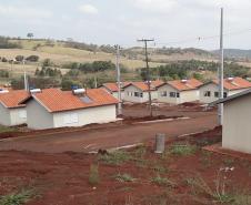 Técnicos da Cohapar estiveram nesta quarta-feira (4) nos canteiros de obras de construção de conjuntos habitacionais em Leópolis e Sertaneja, na região Norte do Paraná. Eles acompanharam a evolução da construção das casas populares nos municípios, que deverão ser entregues à população entre o fim de 2019 e o início de 2020.