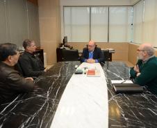 Representantes da Cohapar e do Instituto Paranaense de Desenvolvimento Econômico e Social (Ipardes) se reuniram nesta sexta-feira (6) para discutir os detalhes de uma nova parceria entre os órgãos. O objetivo é elaborar um estudo aprofundado sobre os impactos socioeconômicos propiciados direta e indiretamente pelos projetos habitacionais coordenados pela companhia.