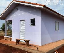 O presidente da Cohapar, Jorge Lange, e o presidente da Companhia Municipal de Habitação de Cascavel (Cohavel), Nei Haveroth, vistoriaram nesta segunda-feira (9), as obras de construção de 57 novas casas populares no Assentamento Valmir Motta de Oliveira, na zona rural de Cascavel. O projeto envolve investimentos de R$ 1,6 milhão e deverá ser concluído até a metade de novembro.