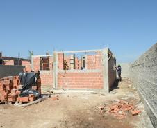 A Cohapar iniciou a venda de 47 novas moradias populares em Piraquara. As unidades fazem parte do Residencial Parque das Águas, que está com 26% do cronograma de obras concluído e deverá ser entregue aos futuros moradores no primeiro semestre de 2020.