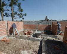 A Cohapar iniciou a venda de 47 novas moradias populares em Piraquara. As unidades fazem parte do Residencial Parque das Águas, que está com 26% do cronograma de obras concluído e deverá ser entregue aos futuros moradores no primeiro semestre de 2020.