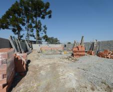 A Cohapar iniciou a venda de 47 novas moradias populares em Piraquara. As unidades fazem parte do Residencial Parque das Águas, que está com 26% do cronograma de obras concluído e deverá ser entregue aos futuros moradores no primeiro semestre de 2020.