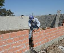 A Cohapar iniciou a venda de 47 novas moradias populares em Piraquara. As unidades fazem parte do Residencial Parque das Águas, que está com 26% do cronograma de obras concluído e deverá ser entregue aos futuros moradores no primeiro semestre de 2020.