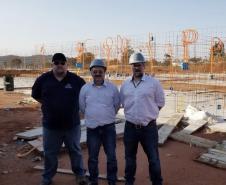 Representantes da Cohapar estiveram em Jaguariaíva nesta quarta-feira (11) vistoriando as obras do primeiro conjunto habitacional do programa Viver Mais de todo o Paraná. O empreendimento é voltado ao atendimento da população idosa do município e está recebendo R$ 3,8 milhões me investimentos do Governo do Estado, em parceria com a prefeitura.