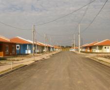 Faltam poucos detalhes para que o Residencial Santo Antônio da Platina II, com 128 casas populares, seja concluído na cidade. Nesta quarta-feira (11), técnicos da Cohapar estiveram no local das obras verificando os últimos trabalhos que estão sendo realizados para a conclusão do empreendimento, que recebeu R$ 13 milhões de investimentos do poder público.