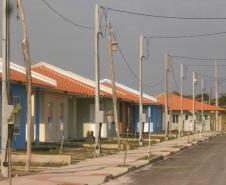 Faltam poucos detalhes para que o Residencial Santo Antônio da Platina II, com 128 casas populares, seja concluído na cidade. Nesta quarta-feira (11), técnicos da Cohapar estiveram no local das obras verificando os últimos trabalhos que estão sendo realizados para a conclusão do empreendimento, que recebeu R$ 13 milhões de investimentos do poder público.