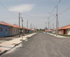 Faltam poucos detalhes para que o Residencial Santo Antônio da Platina II, com 128 casas populares, seja concluído na cidade. Nesta quarta-feira (11), técnicos da Cohapar estiveram no local das obras verificando os últimos trabalhos que estão sendo realizados para a conclusão do empreendimento, que recebeu R$ 13 milhões de investimentos do poder público.