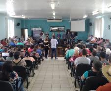 Cerca de 350 moradores de Pitanga participaram nesta quarta-feira (11) de uma reunião organizada pela Cohapar para explicar os detalhes do programa de Escrituração Direta da empresa. O grupo é formado por mutuários, compradores ou pessoas que residem há mais de cinco anos em imóveis financiados pela companhia na cidade, na região Central do Paraná, e que poderão obter a escritura de suas propriedades com custos reduzidos em mais facilidade.