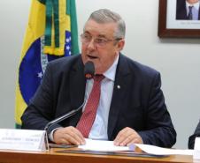 A Comissão de Meio Ambiente e Desenvolvimento Sustentável da Câmara dos Deputados aprovou proposta que inclui o aspecto ambiental da sustentabilidade como uma das diretrizes a serem observadas pelo Sistema Nacional de Habitação de Interesse Social (SNHIS).