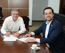 Representantes da Cohapar e do Banco do Brasil assinaram nesta terça-feira (1), em Curitiba, um protocolo de intenções para a construção de casas voltadas ao atendimento de produtores rurais beneficiários do Programa Nacional de Fortalecimento da Agricultura Familiar (PRONAF).