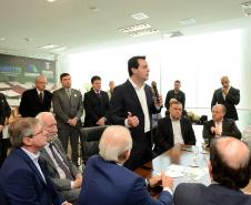 O governador Carlos Massa Ratinho Junior confirmou nesta quarta-feira (9) mais 1.494 novas casas populares para moradores de 33 municípios paranaenses. São imóveis financiados, casas repassadas gratuitamente a famílias de baixa renda e condomínios para pessoas idosas. O investimento é de R$ 118 milhões, com recursos do Tesouro Estadual, por meio do programa Habita Paraná, e de financiamento do Banco Interamericano de Desenvolvimento (BID).
