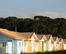 O bairro Guarituba, em Piraquara, passa por uma extensa intervenção do poder público, com obras de habitação popular, infraestrutura, saneamento, urbanização e regularização fundiária, financiadas pelo Programa de Aceleração do Crescimento (PAC). Como as obras acontecem simultaneamente e são executadas por diversos órgãos, técnicos da Cohapar, Sanepar e prefeitura se reuniram nesta semana para alinhar as ações de trabalho.