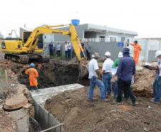 O bairro Guarituba, em Piraquara, passa por uma extensa intervenção do poder público, com obras de habitação popular, infraestrutura, saneamento, urbanização e regularização fundiária, financiadas pelo Programa de Aceleração do Crescimento (PAC). Como as obras acontecem simultaneamente e são executadas por diversos órgãos, técnicos da Cohapar, Sanepar e prefeitura se reuniram nesta semana para alinhar as ações de trabalho.