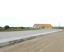O bairro Guarituba, em Piraquara, passa por uma extensa intervenção do poder público, com obras de habitação popular, infraestrutura, saneamento, urbanização e regularização fundiária, financiadas pelo Programa de Aceleração do Crescimento (PAC). Como as obras acontecem simultaneamente e são executadas por diversos órgãos, técnicos da Cohapar, Sanepar e prefeitura se reuniram nesta semana para alinhar as ações de trabalho.