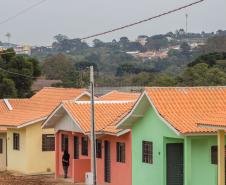 O bairro Guarituba, em Piraquara, passa por uma extensa intervenção do poder público, com obras de habitação popular, infraestrutura, saneamento, urbanização e regularização fundiária, financiadas pelo Programa de Aceleração do Crescimento (PAC). Como as obras acontecem simultaneamente e são executadas por diversos órgãos, técnicos da Cohapar, Sanepar e prefeitura se reuniram nesta semana para alinhar as ações de trabalho.