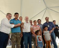 Setenta e cinco famílias de Palmas, na região Sudoeste do Paraná, receberam nesta quinta-feira (24) as chaves da casa própria. A partir de agora, elas são as moradoras do Residencial Bom Pastor II, empreendimento que recebeu R$ 5,3 milhões de investimentos do Governo do Estado, Governo Federal e prefeitura.