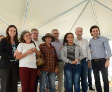 Setenta e cinco famílias de Palmas, na região Sudoeste do Paraná, receberam nesta quinta-feira (24) as chaves da casa própria. A partir de agora, elas são as moradoras do Residencial Bom Pastor II, empreendimento que recebeu R$ 5,3 milhões de investimentos do Governo do Estado, Governo Federal e prefeitura.