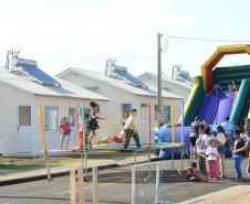 Setenta e cinco famílias de Palmas, na região Sudoeste do Paraná, receberam nesta quinta-feira (24) as chaves da casa própria. A partir de agora, elas são as moradoras do Residencial Bom Pastor II, empreendimento que recebeu R$ 5,3 milhões de investimentos do Governo do Estado, Governo Federal e prefeitura.