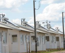 Setenta e cinco famílias de Palmas, na região Sudoeste do Paraná, receberam nesta quinta-feira (24) as chaves da casa própria. A partir de agora, elas são as moradoras do Residencial Bom Pastor II, empreendimento que recebeu R$ 5,3 milhões de investimentos do Governo do Estado, Governo Federal e prefeitura.