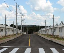 Setenta e cinco famílias de Palmas, na região Sudoeste do Paraná, receberam nesta quinta-feira (24) as chaves da casa própria. A partir de agora, elas são as moradoras do Residencial Bom Pastor II, empreendimento que recebeu R$ 5,3 milhões de investimentos do Governo do Estado, Governo Federal e prefeitura.