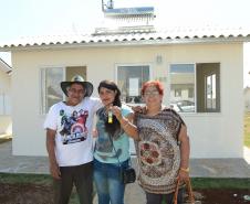 Setenta e cinco famílias de Palmas, na região Sudoeste do Paraná, receberam nesta quinta-feira (24) as chaves da casa própria. A partir de agora, elas são as moradoras do Residencial Bom Pastor II, empreendimento que recebeu R$ 5,3 milhões de investimentos do Governo do Estado, Governo Federal e prefeitura.