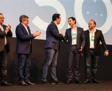 Gestores públicos de todo o Paraná puderam conhecer nesta sexta-feira (1) os principais programas habitacionais desenvolvidos pelo Governo do Estado. As ações, que visam a inclusão social e o desenvolvimento econômico dos municípios foram apresentadas pelo presidente da Cohapar, Jorge Lange, durante o evento Governo 5.0, de inovação da gestão pública, em Foz do Iguaçu.