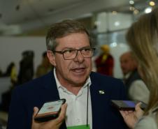 Gestores públicos de todo o Paraná puderam conhecer nesta sexta-feira (1) os principais programas habitacionais desenvolvidos pelo Governo do Estado. As ações, que visam a inclusão social e o desenvolvimento econômico dos municípios foram apresentadas pelo presidente da Cohapar, Jorge Lange, durante o evento Governo 5.0, de inovação da gestão pública, em Foz do Iguaçu.