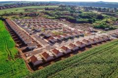 Novas moradias são entregues a 100 famílias de Santa Mariana