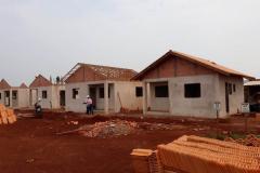 Construção de 41 casas populares avança em Jardim Alegre 