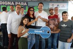 Famílias de Mariluz recebem chaves de suas novas moradias