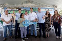 Governador entrega casas custeadas pelo Estado a 34 famílias de Rio Azul