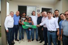 Governador entrega condomínio residencial para 103 famílias em Loanda