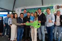 Governador entrega condomínio com 88 apartamentos em Santo Antônio da Platina
