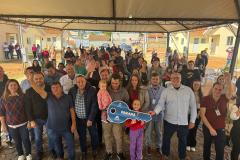 47 famílias de Figueira recebem moradias financiadas pela Cohapar
