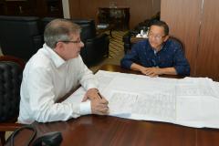 O prefeito de Tuneiras do Oeste, Taketoshi Sakurada (Boia), esteve na sede da Cohapar, em Curitiba, nesta quarta-feira (20). Ele conversou com o presidente da companhia, Jorge Lange, acerca dos projetos habitacionais desenvolvidos pelo município em parceria com o Governo do Estado.