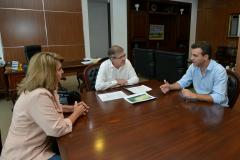 O prefeito de São Jorge do Ivaí, André Bovo, esteve na sede da Cohapar, em Curitiba, nesta segunda-feira (25). Ele conversou com o presidente da companhia, Jorge Lange, a respeito do firmamento de novas parcerias entre o município e o Governo do Estado para a construção de casas populares.