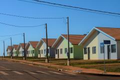 A manhã desta segunda-feira (15) ficará marcada para sempre na vida de cem famílias de Marechal Cândido Rondon, na região Oeste do Paraná. A partir de agora, elas são as proprietárias dos imóveis do Residencial Sol Nascente, empreendimento inaugurado pelo governador em exercício, Darci Piana e que recebeu investimentos de R$ 7,5 milhões do Governo Federal, Governo do Estado e prefeitura. 