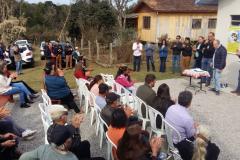 As chaves 37 novas casas populares foram entregues nesta sexta-feira (19) a famílias de pequenos produtores agrícolas da área rural de General Carneiro, na região Sul do Paraná. As moradias foram viabilizadas através de um trabalho conjunto do Governo Estado com o Governo Federal e a prefeitura. 