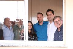 Quarenta e nove famílias de Prudentópolis, na região Centro-Sul do Paraná, receberam as chaves da casa própria nesta quinta-feira (25). As moradias foram entregues pelo governador Carlos Massa Ratinho Junior em evento com as famílias, com o prefeito Adelmo Luiz Klosowski, o presidente da Cohapar, Jorge Lange, e lideranças da região.
